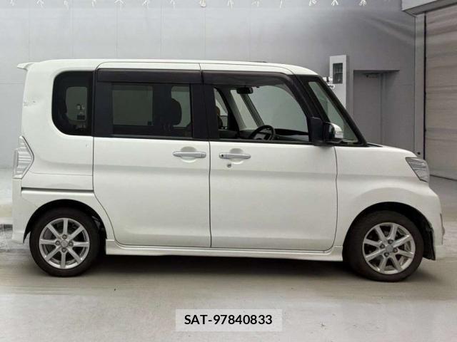 Daihatsu TANTO 2013-12 8054844-9