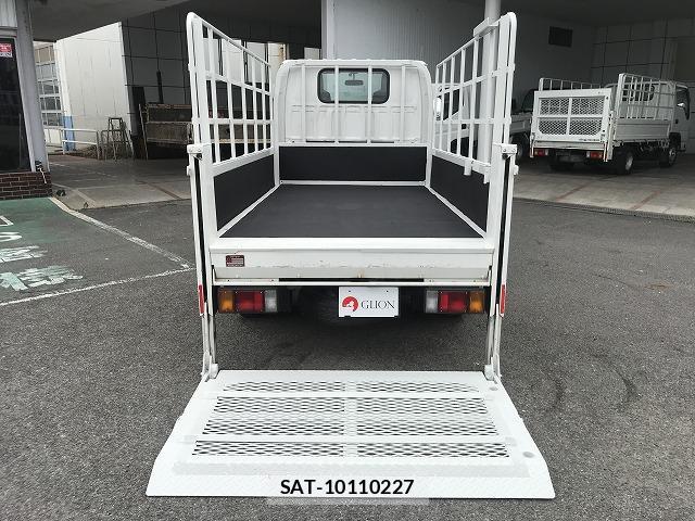 Mazda TITAN 2015-11 8055727-6