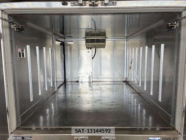 Toyota TOWNACE TRUCK 2021-04 8053282-2