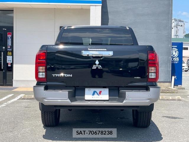 Mitsubishi TRITON 2025-08 8053821-16