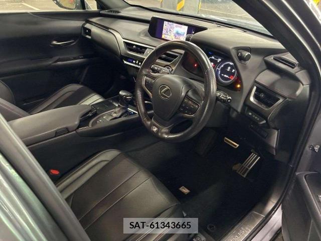 Lexus UX 2019-09 8055036-3