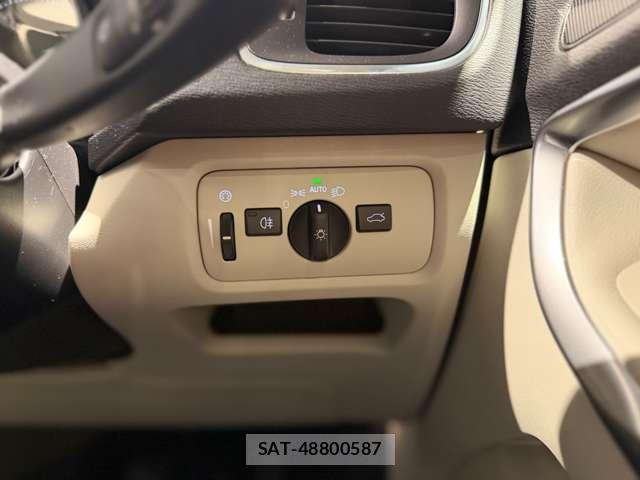 Volvo V40 2017-06 8054042-11