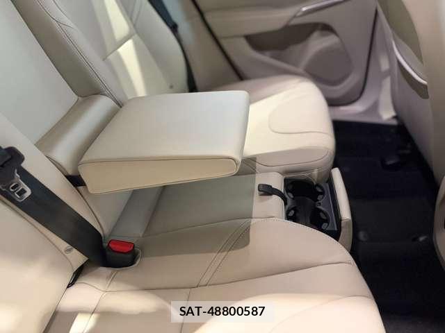 Volvo V40 2017-06 8054042-14
