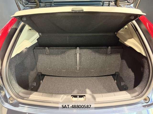 Volvo V40 2017-06 8054042-18