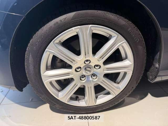 Volvo V40 2017-06 8054042-19