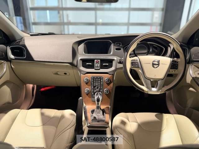 Volvo V40 2017-06 8054042-2