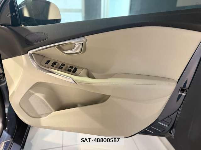 Volvo V40 2017-06 8054042-4