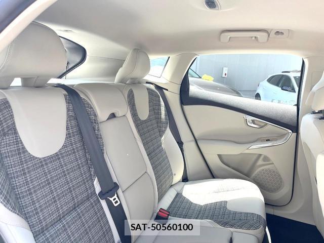 Volvo V40 2017-01 8054216-11