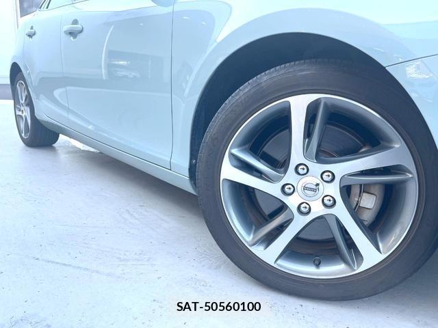 Volvo V40 2017-01 8054216-14