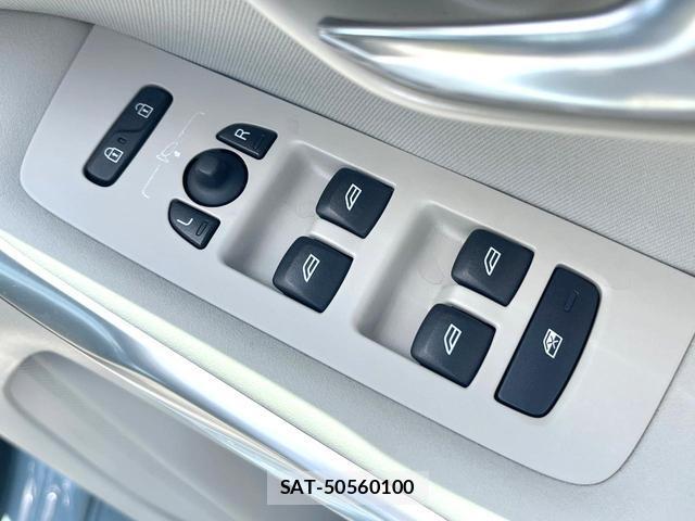 Volvo V40 2017-01 8054216-19