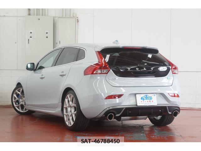 Volvo V40 2013-07 8055221-11