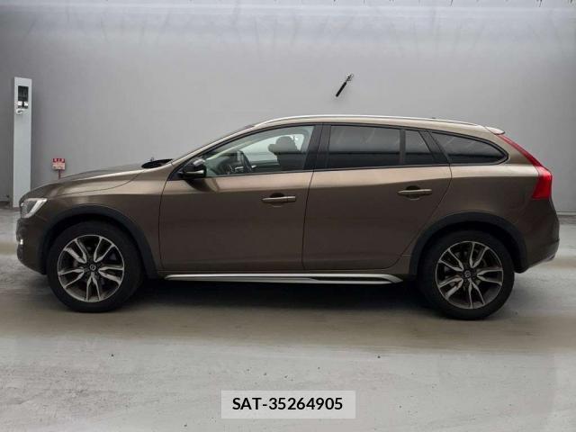 Volvo V60 2017-09 8055065-11