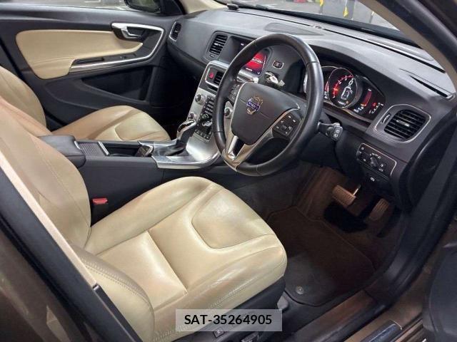 Volvo V60 2017-09 8055065-12