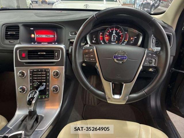 Volvo V60 2017-09 8055065-2