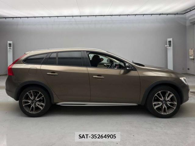 Volvo V60 2017-09 8055065-3