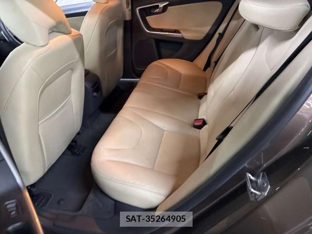 Volvo V60 2017-09 8055065-6