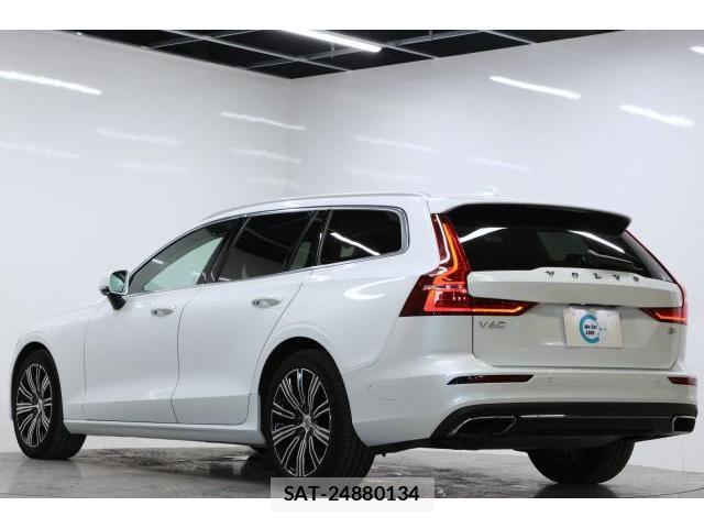 Volvo V60 2021-04 8055228-1