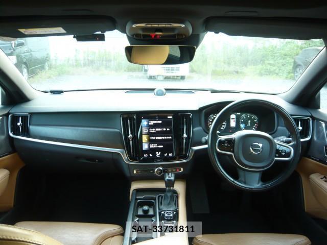 Volvo V90 2017-03 8055965-2