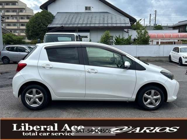 Toyota VITZ 2015-02 8053556-3