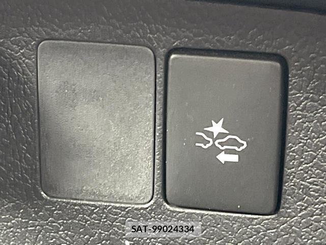 Toyota VITZ 2017-08 8053709-3