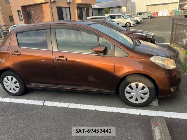 Toyota VITZ 2013-12 8054009-1