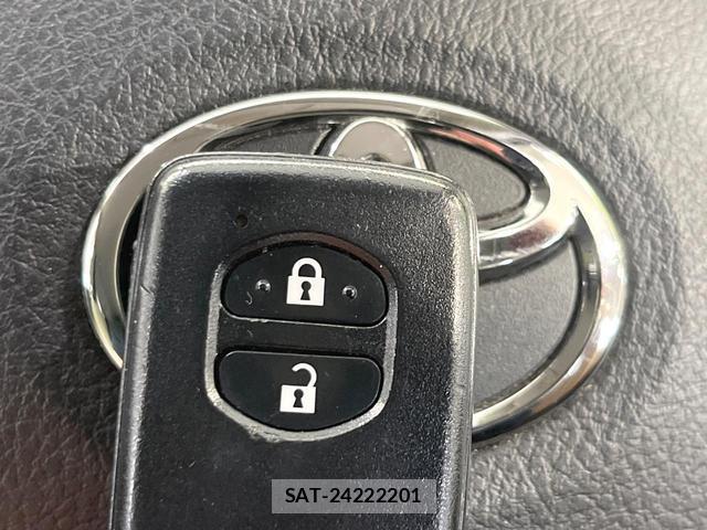 Toyota VITZ 2012-01 8054363-5