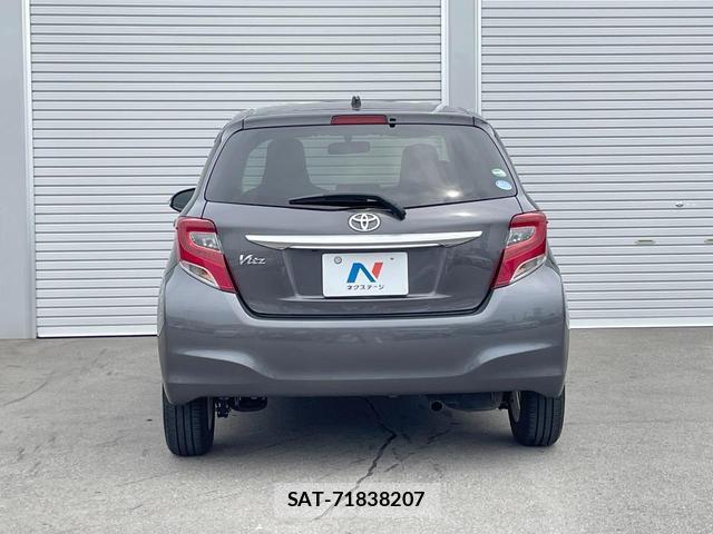 Toyota VITZ 2015-06 8054408-12