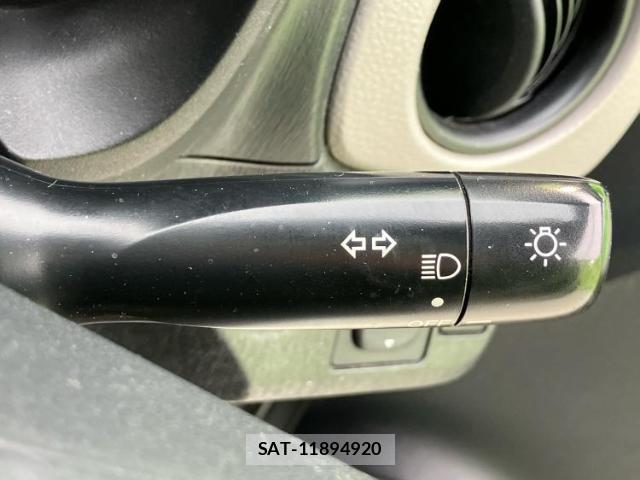 Toyota VITZ 2011-09 8056151-11