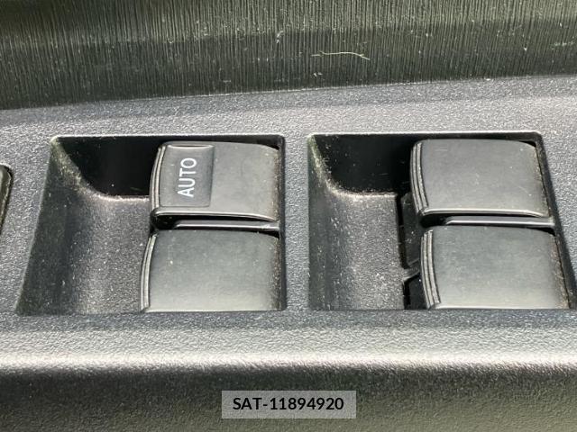 Toyota VITZ 2011-09 8056151-14
