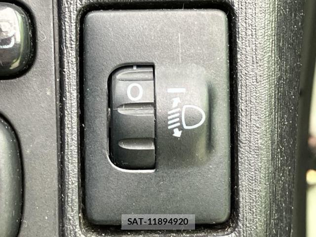 Toyota VITZ 2011-09 8056151-16