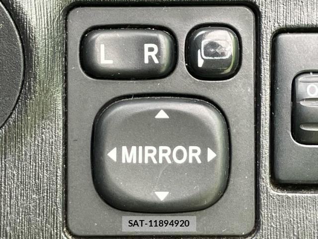 Toyota VITZ 2011-09 8056151-17