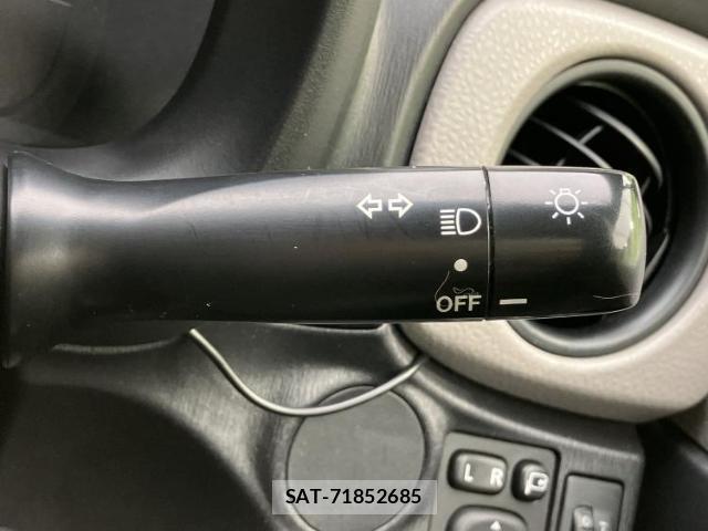 Toyota VITZ 2012-03 8056209-14
