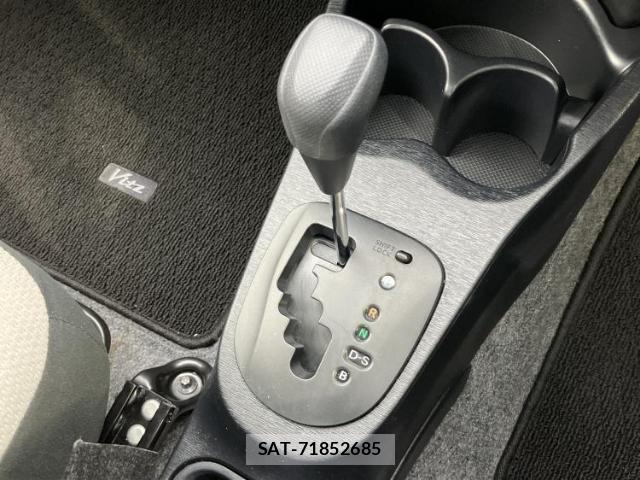 Toyota VITZ 2012-03 8056209-15