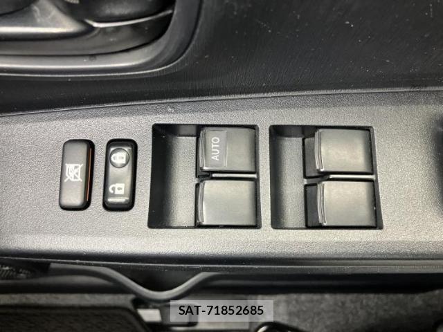 Toyota VITZ 2012-03 8056209-16