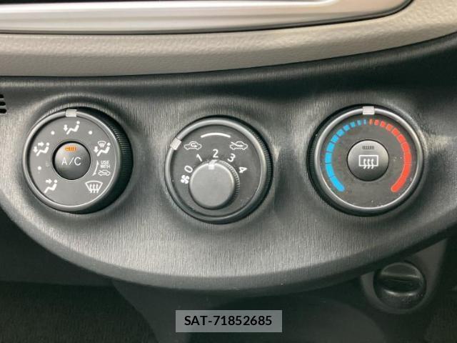 Toyota VITZ 2012-03 8056209-17
