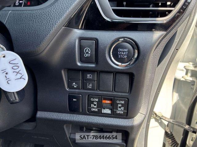Toyota VOXY 2021-09 8053321-7