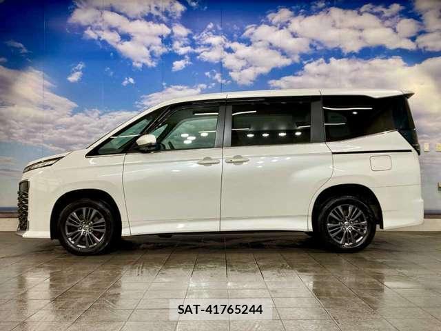 Toyota VOXY 2022-03 8053410-16