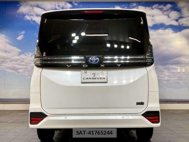 Toyota VOXY 2022-03 8053410-18