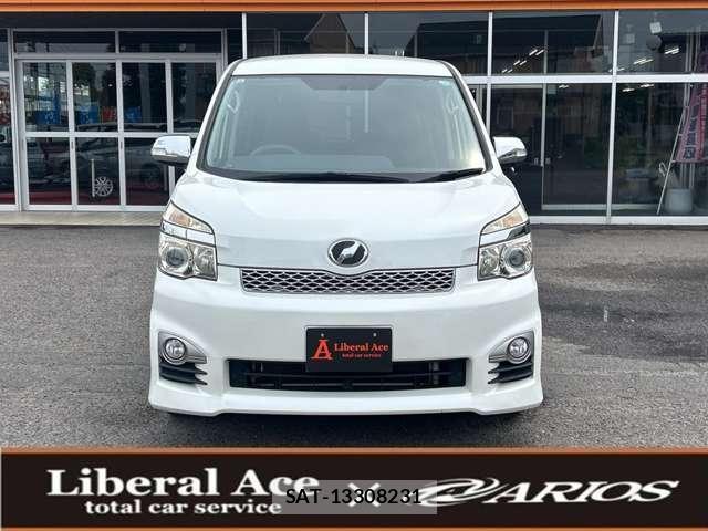 Toyota VOXY 2013-10 8053555-1