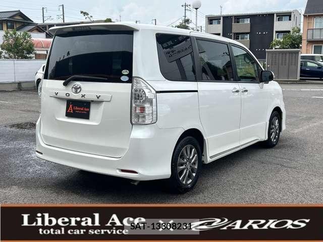 Toyota VOXY 2013-10 8053555-10