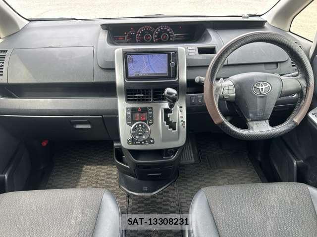 Toyota VOXY 2013-10 8053555-12