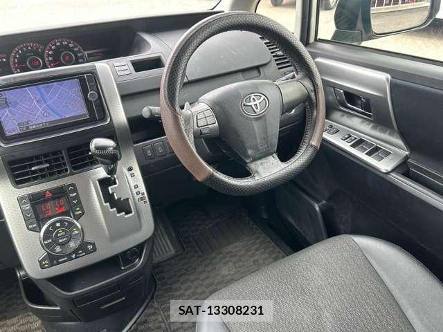 Toyota VOXY 2013-10 8053555-13