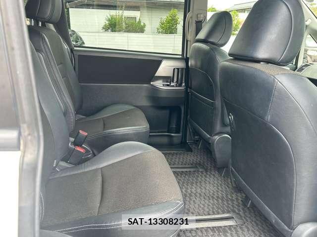 Toyota VOXY 2013-10 8053555-15