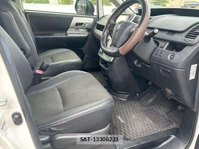 Toyota VOXY 2013-10 8053555-16