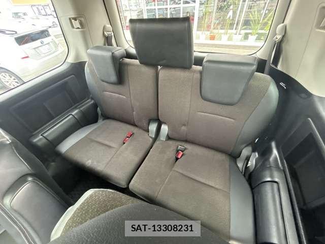 Toyota VOXY 2013-10 8053555-19