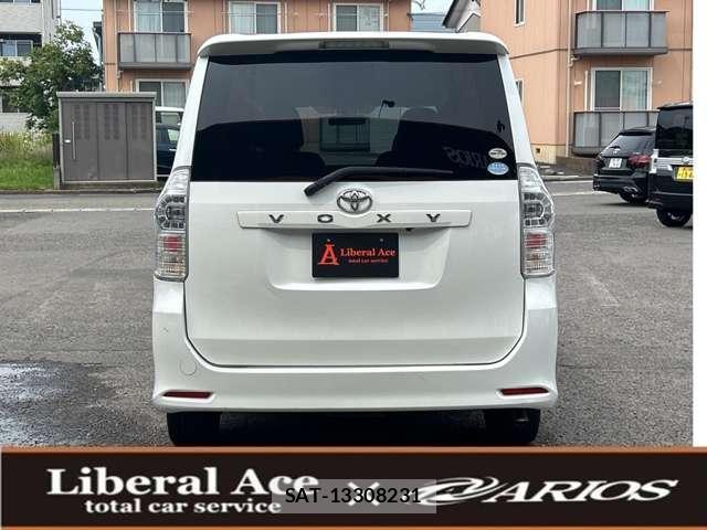 Toyota VOXY 2013-10 8053555-2