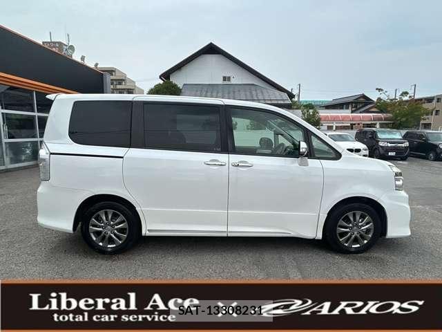 Toyota VOXY 2013-10 8053555-3