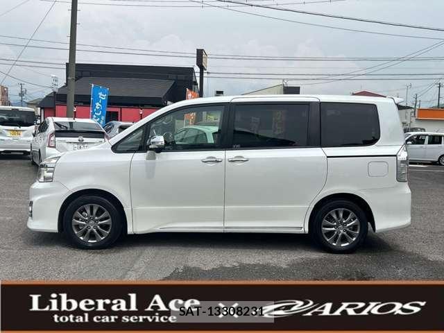 Toyota VOXY 2013-10 8053555-4