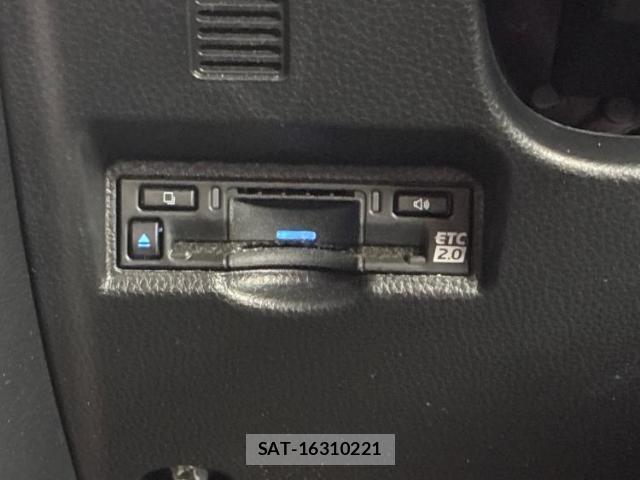 Toyota VOXY 2023-10 8053568-17