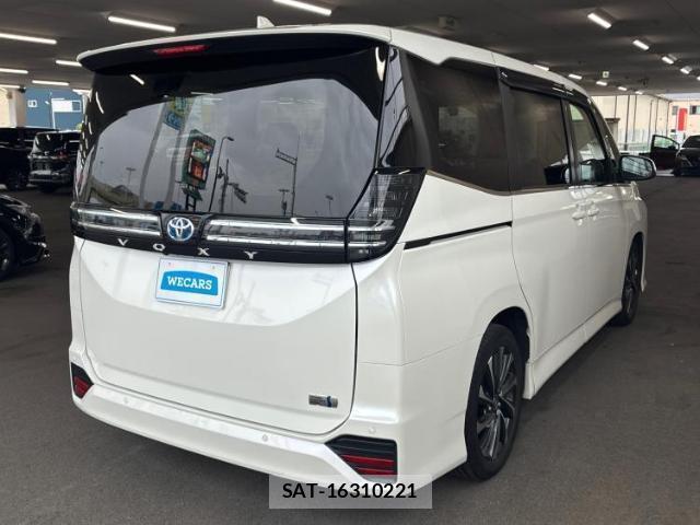 Toyota VOXY 2023-10 8053568-2